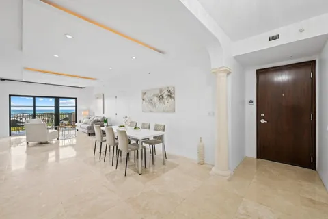 $999,000 | 2401 North Ocean Boulevard, Unit 702, Fort Lauderdale, FL 33305