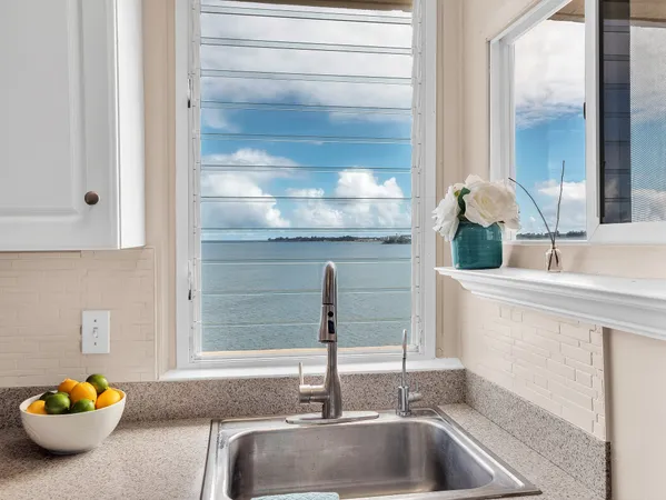 $415,000 | 84 Bayshore Towers, Unit 303, Hilo, HI 96720