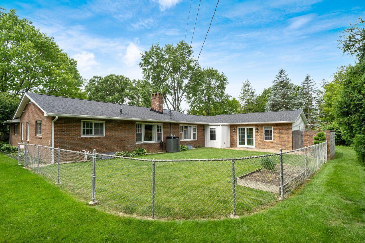 2110 Lytham Road Columbus, OH 43220 - Photo 33 of 39 Backyard