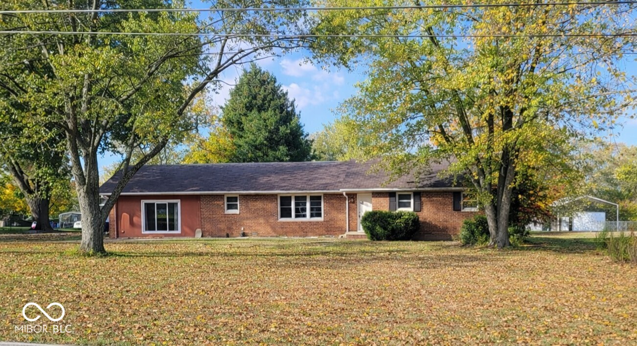 1611 East Range Line Road Greencastle, IN 46135 - Photo 2 of 17