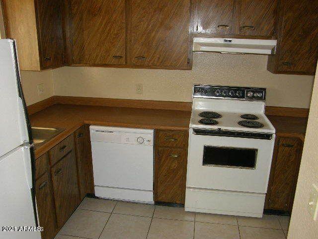 4150 East Cactus Road, Unit 206 Phoenix, AZ 85032 - Photo 2 of 4 Kitchen