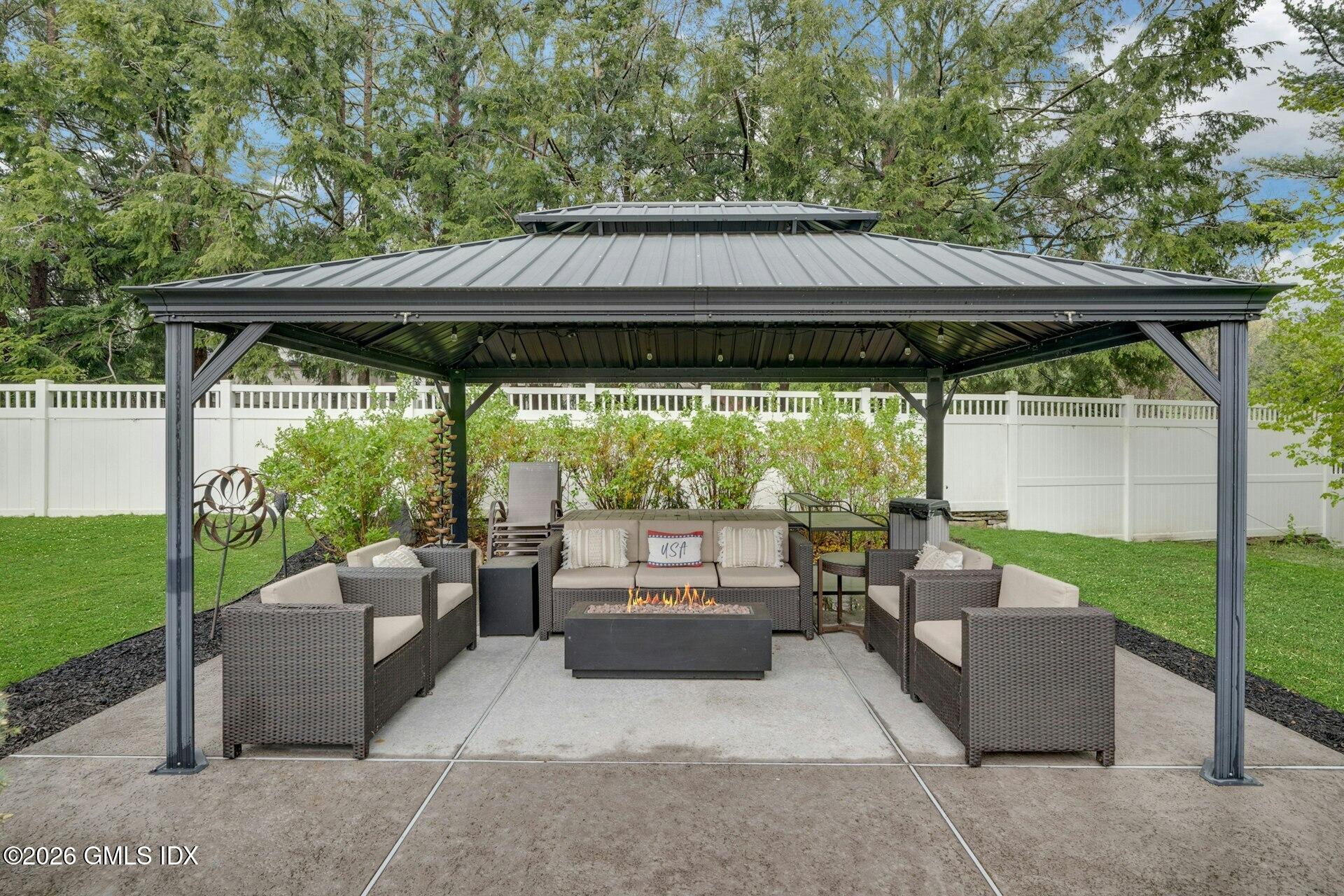 68 Hillcrest Park Road Old Greenwich, CT 06870 - Photo 11 of 38 044-492270-MC8_8718_14607231