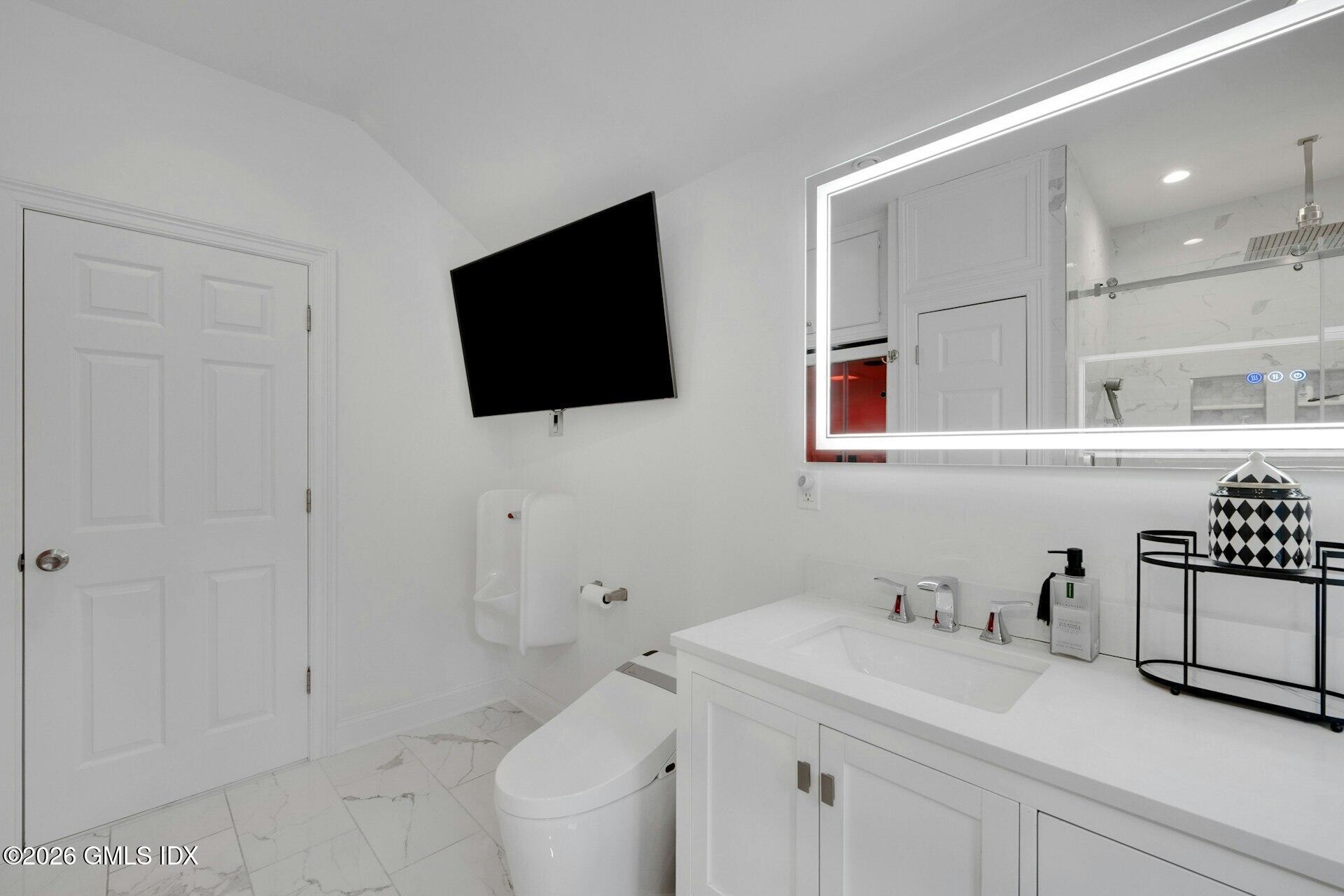 68 Hillcrest Park Road Old Greenwich, CT 06870 - Photo 26 of 38 032-492270-MC8_8648_14607189