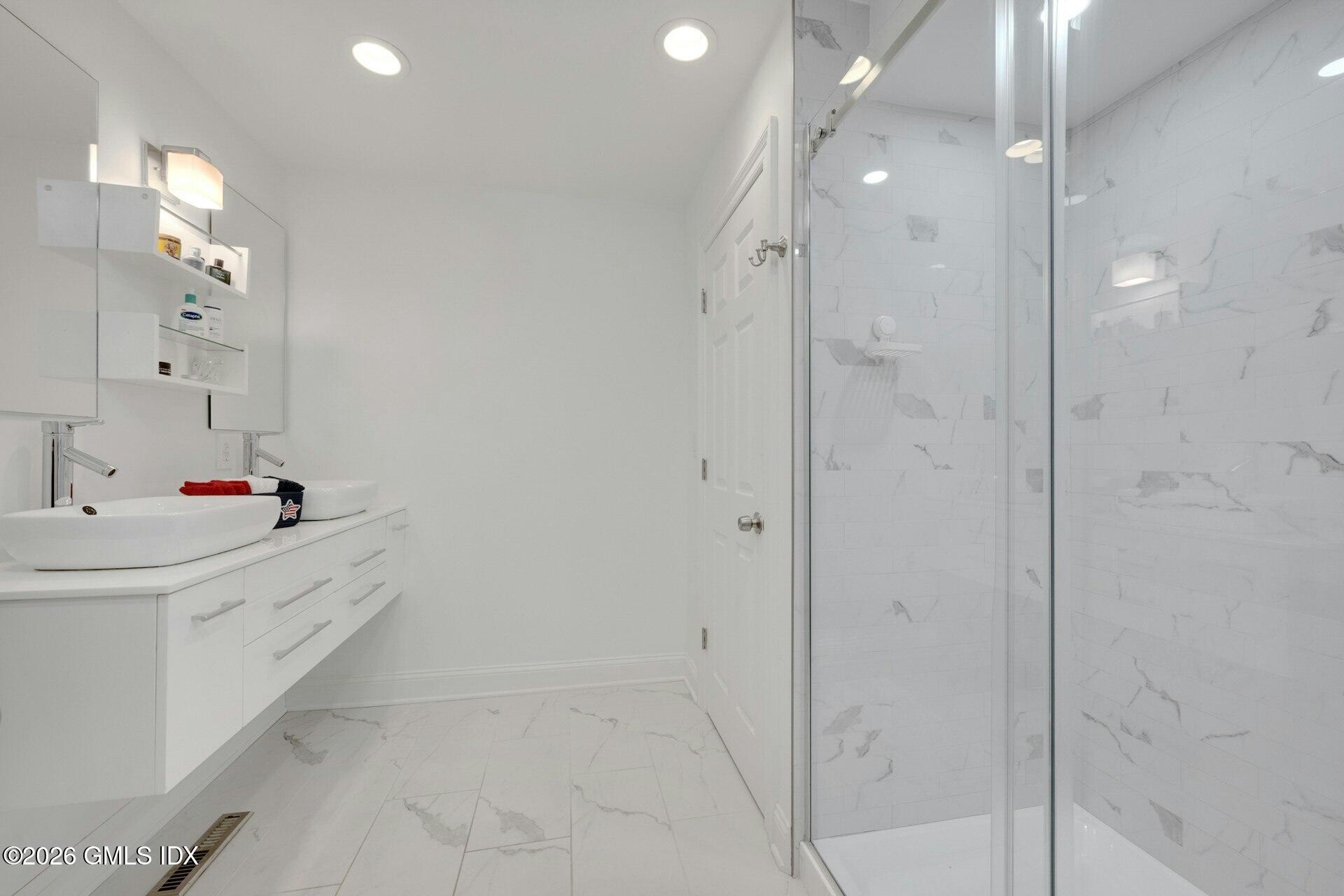 68 Hillcrest Park Road Old Greenwich, CT 06870 - Photo 31 of 38 024-492270-MC8_8608_14607152