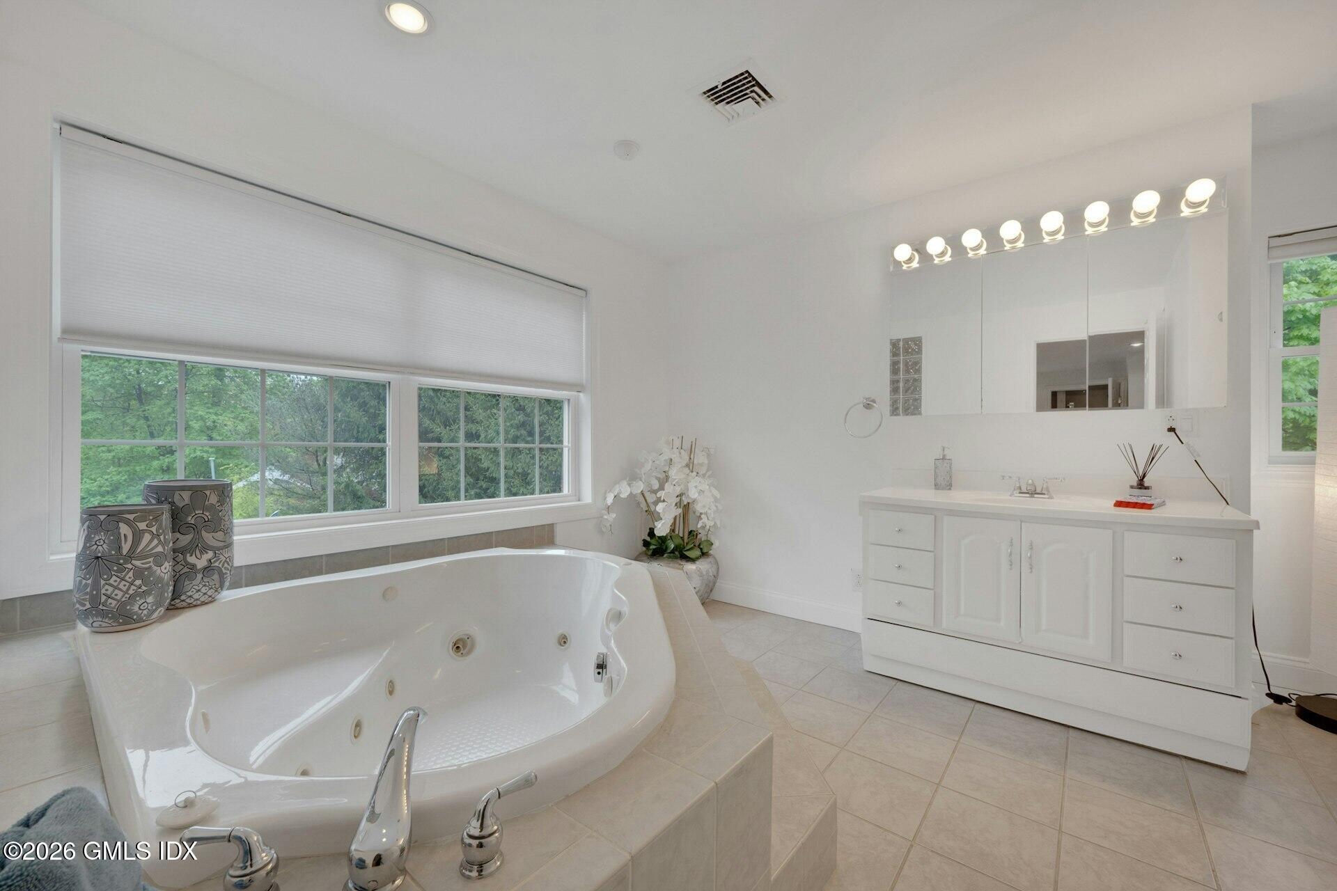 68 Hillcrest Park Road Old Greenwich, CT 06870 - Photo 34 of 38 025-492270-MC8_8613_14607155