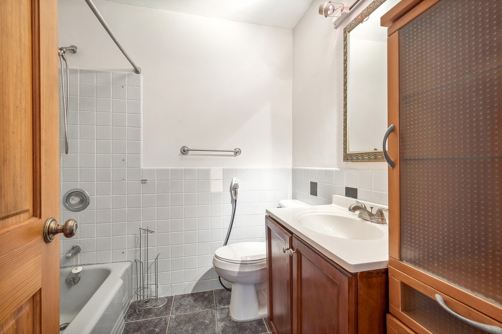 5701 North Sheridan Road, Unit 15R Chicago, IL 60660 - Photo 13 of 21 a bathroom with a sink toilet and shower