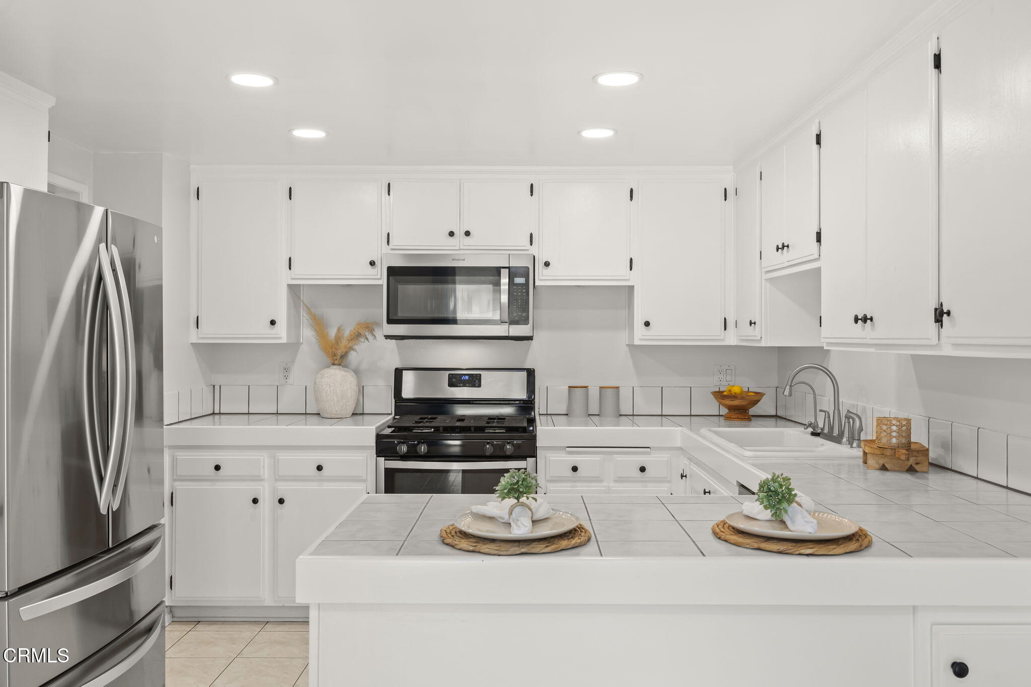 2210 North H Street Oxnard, CA 93036 - Photo 12 of 32 13-web-or-mls-Upmarketmedia_2210NH-39