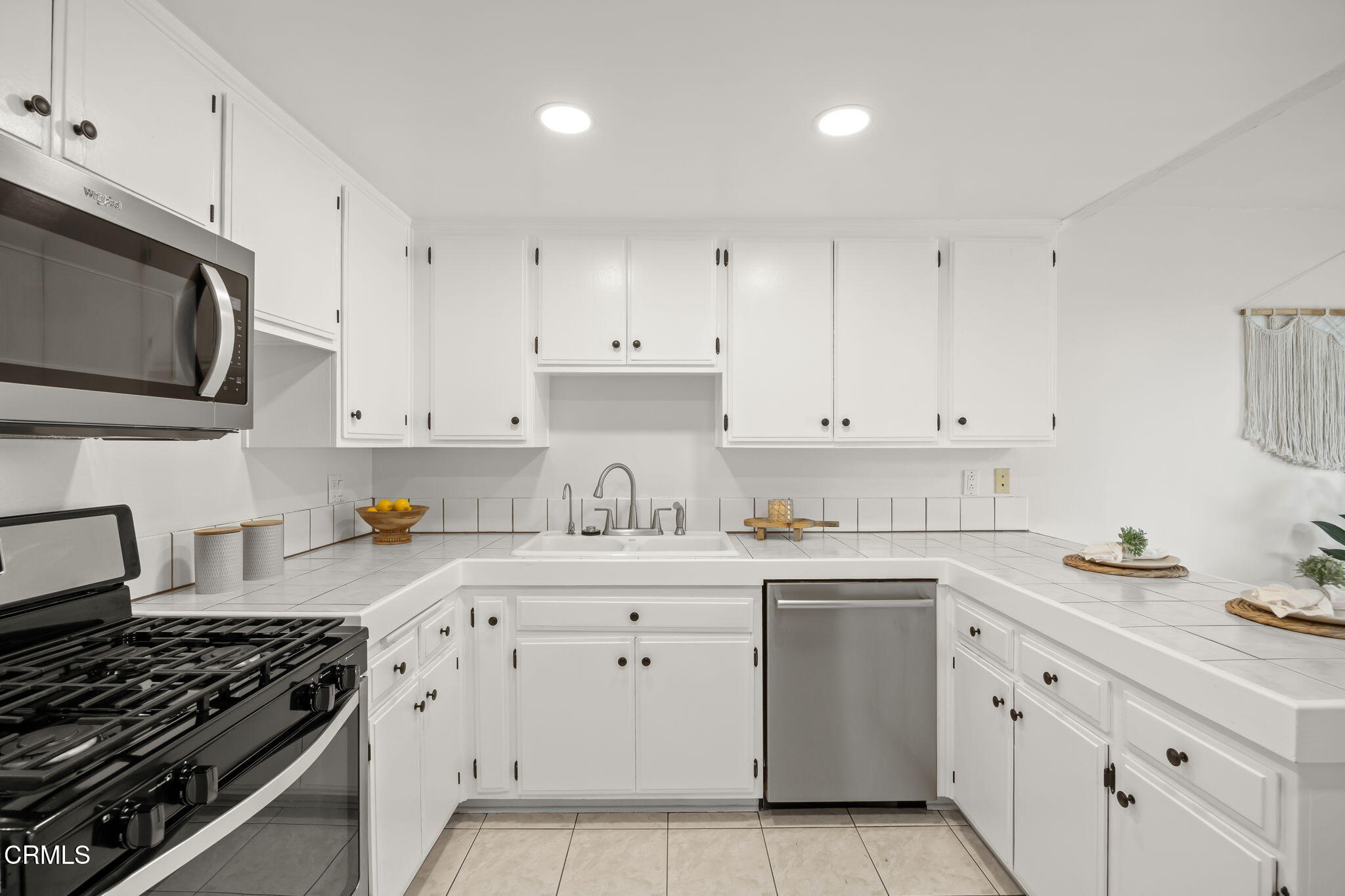 2210 North H Street Oxnard, CA 93036 - Photo 13 of 32 14-web-or-mls-Upmarketmedia_2210NH-42