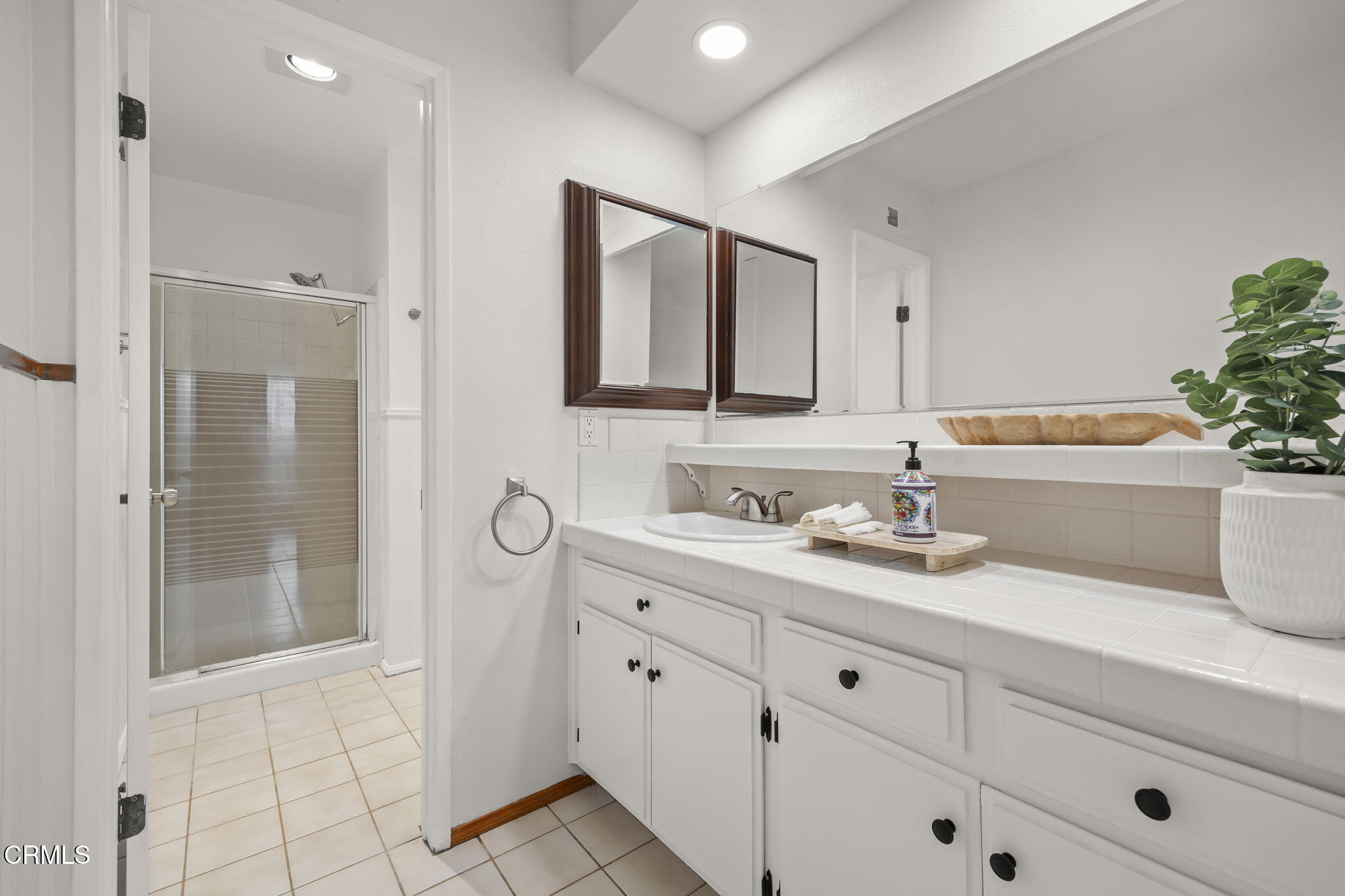 2210 North H Street Oxnard, CA 93036 - Photo 16 of 32 17-web-or-mls-Upmarketmedia_2210NH-51