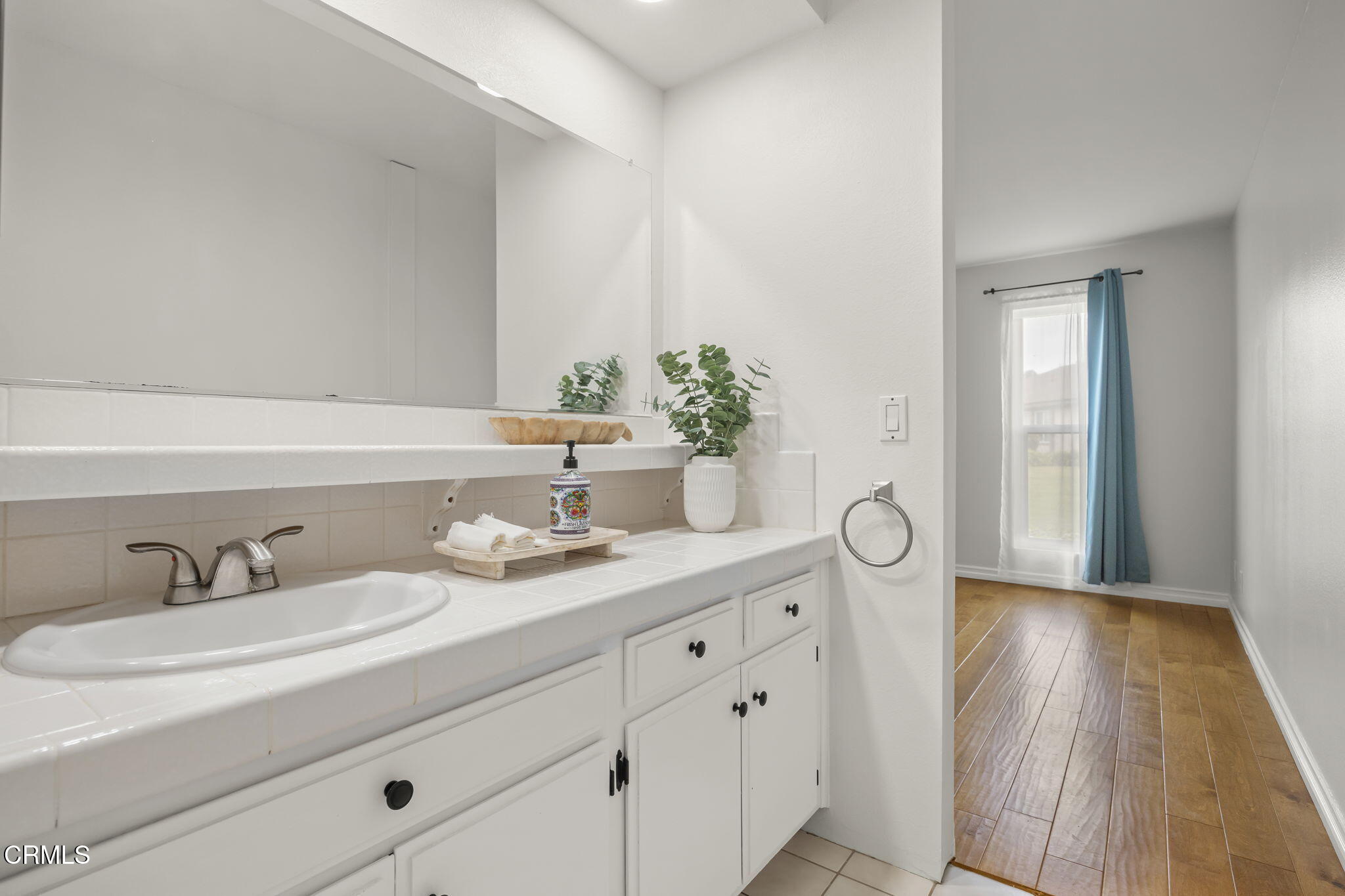 2210 North H Street Oxnard, CA 93036 - Photo 17 of 32 18-web-or-mls-Upmarketmedia_2210NH-54