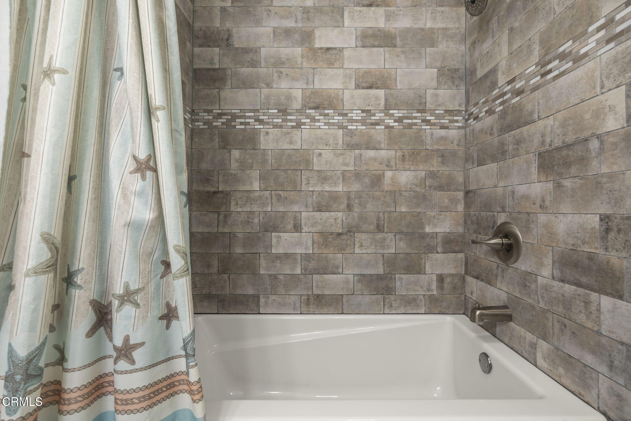 2210 North H Street Oxnard, CA 93036 - Photo 21 of 32 22-web-or-mls-Upmarketmedia_2210NH-66