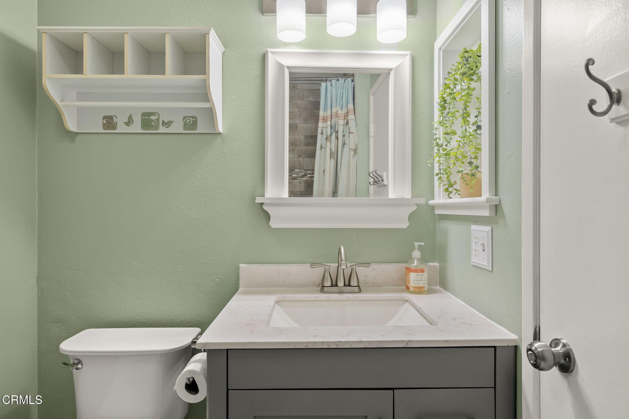 2210 North H Street Oxnard, CA 93036 - Photo 22 of 32 23-web-or-mls-Upmarketmedia_2210NH-69