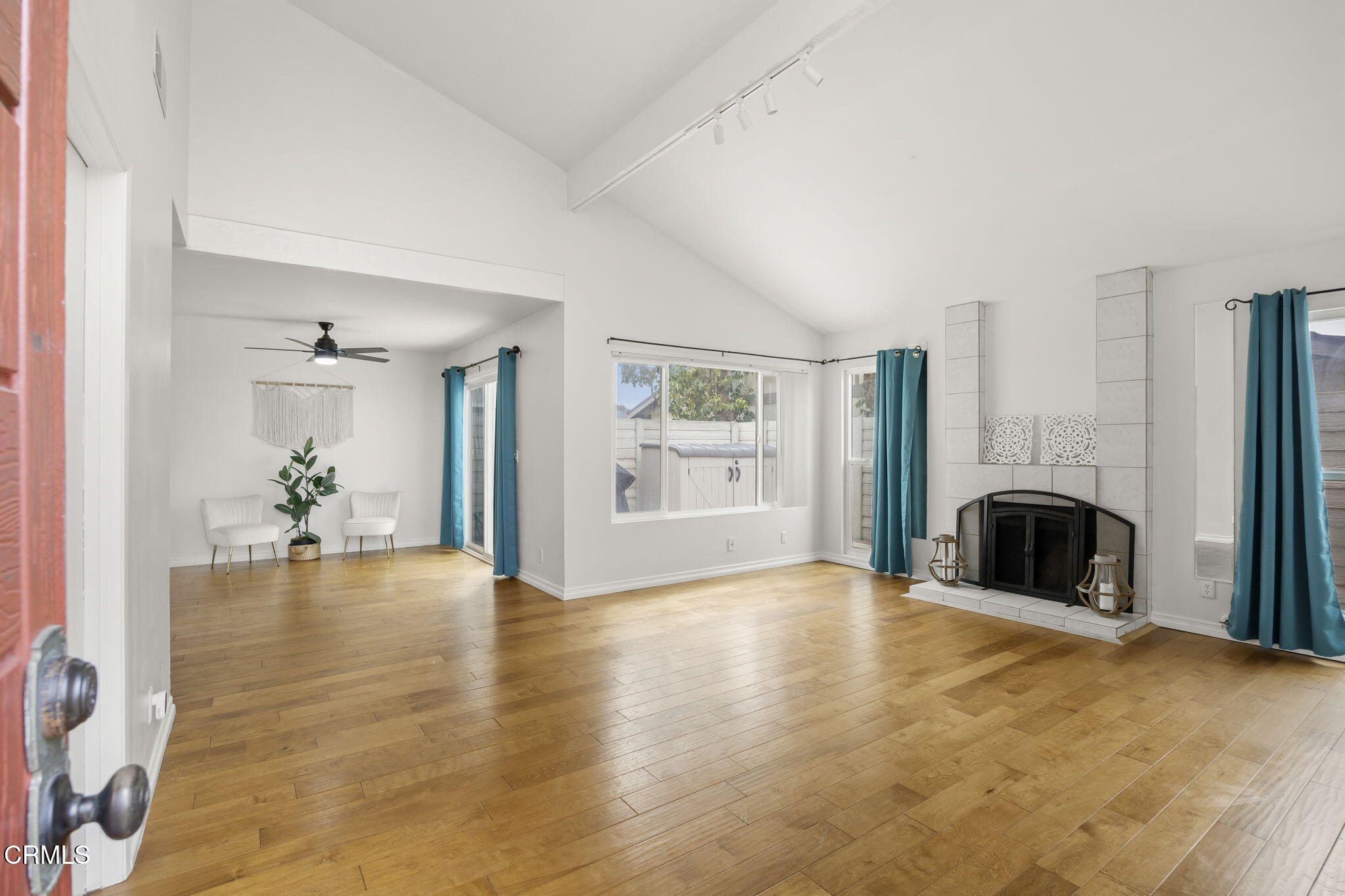 2210 North H Street Oxnard, CA 93036 - Photo 4 of 32 5-web-or-mls-Upmarketmedia_2210NH-15