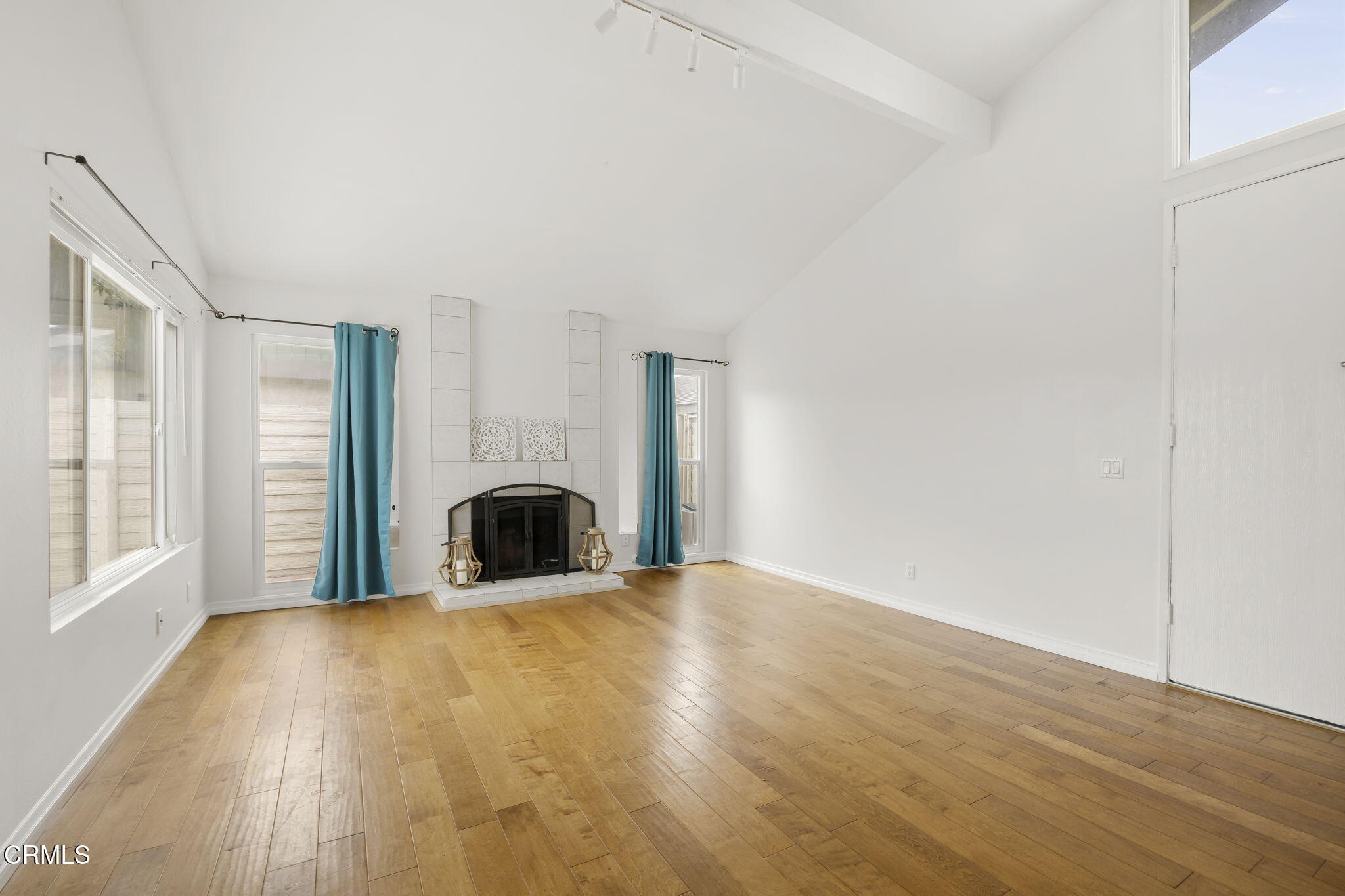 2210 North H Street Oxnard, CA 93036 - Photo 5 of 32 6-web-or-mls-Upmarketmedia_2210NH-18