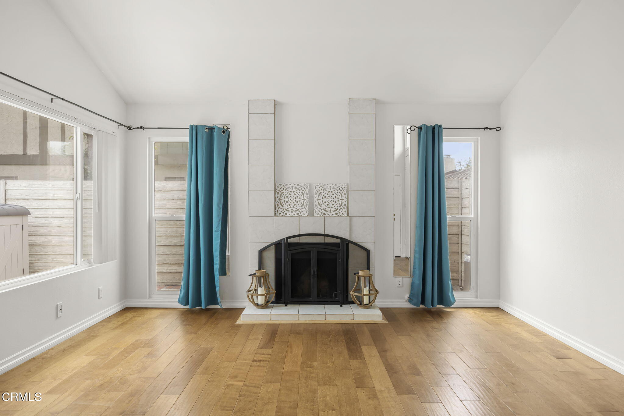 2210 North H Street Oxnard, CA 93036 - Photo 6 of 32 7-web-or-mls-Upmarketmedia_2210NH-21