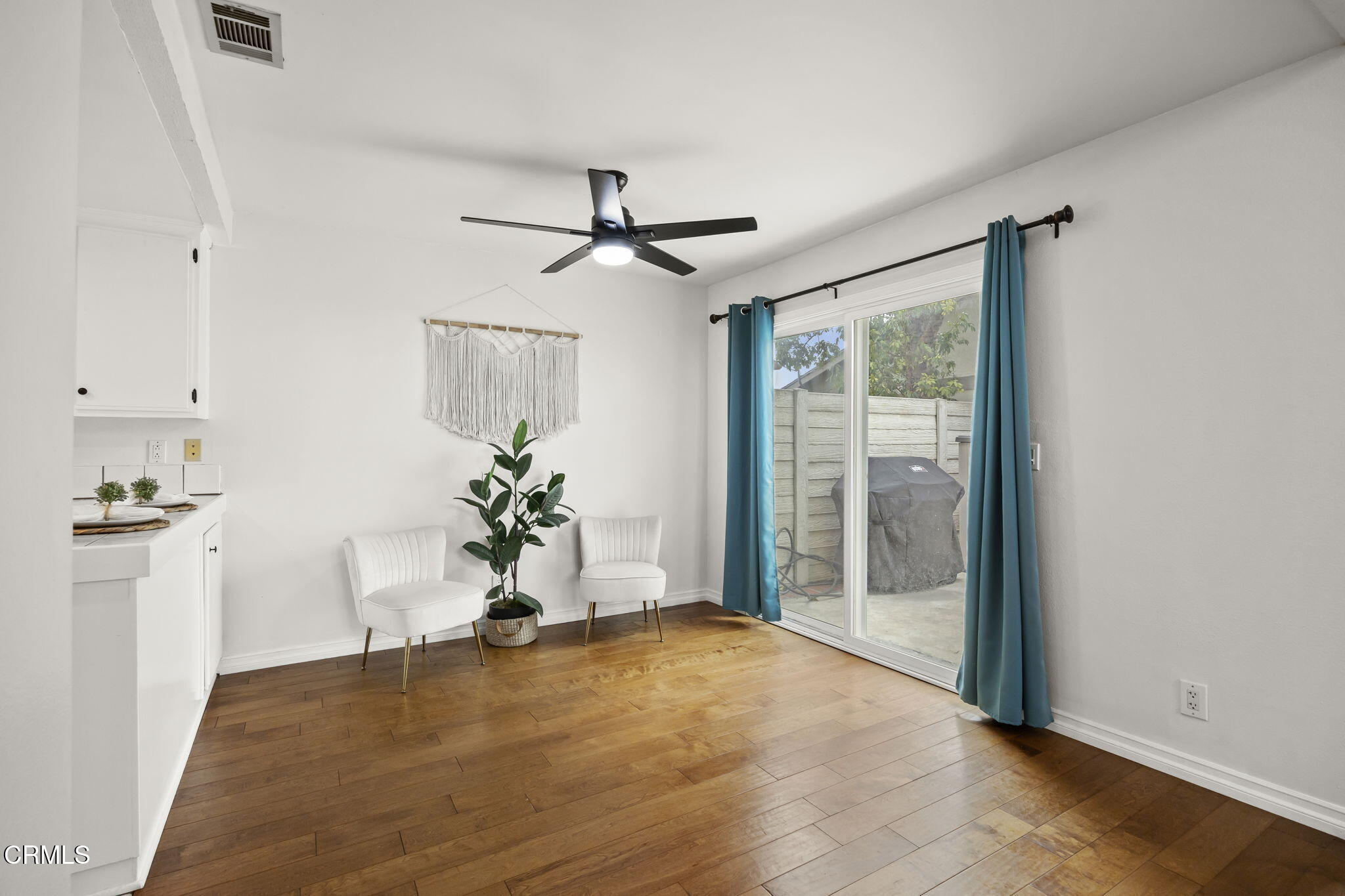 2210 North H Street Oxnard, CA 93036 - Photo 9 of 32 10-web-or-mls-Upmarketmedia_2210NH-30