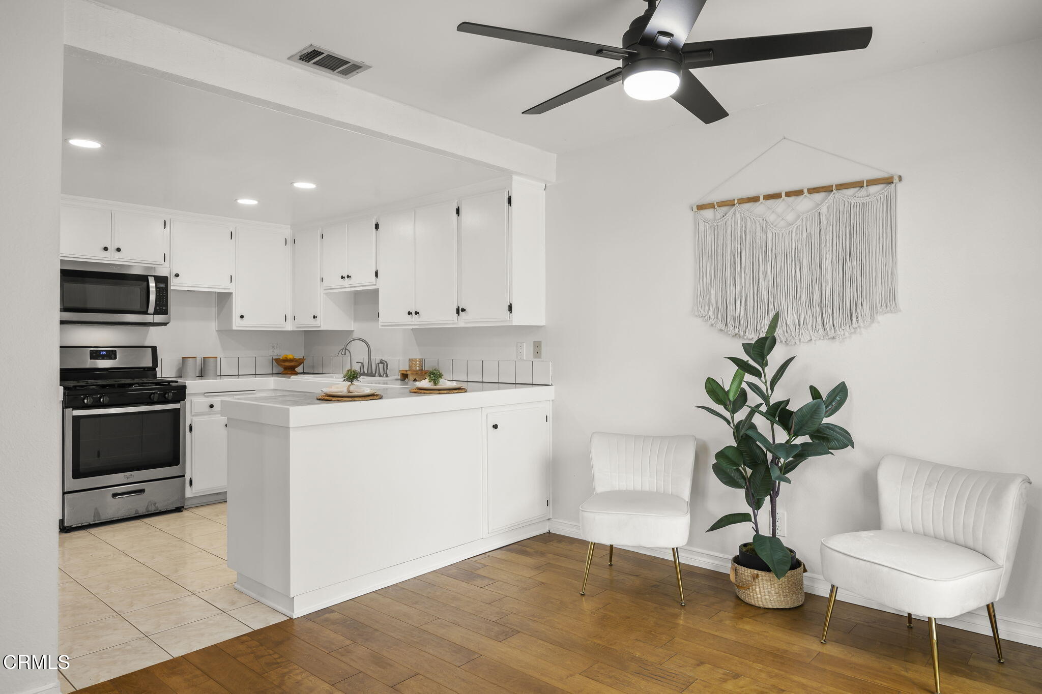 2210 North H Street Oxnard, CA 93036 - Photo 10 of 32 11-web-or-mls-Upmarketmedia_2210NH-33a