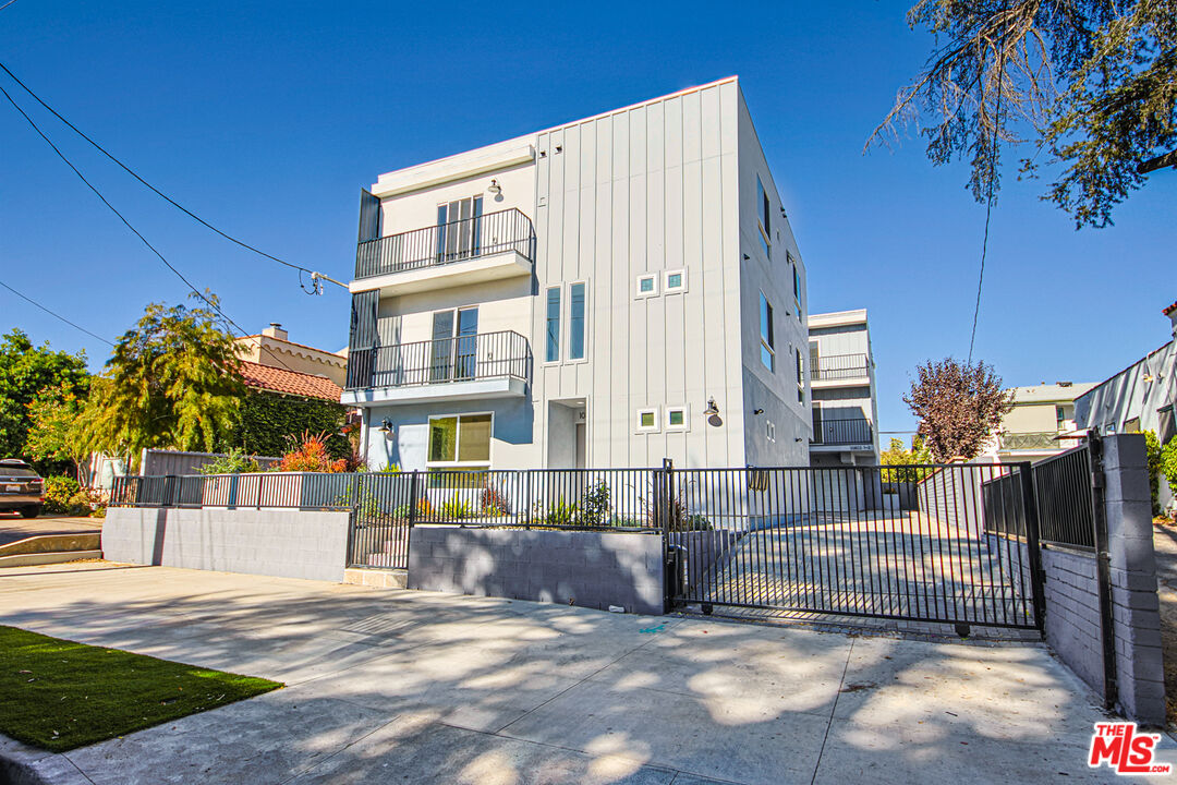 10803 Kling Street Toluca Lake, CA 91602 - Photo 25 of 25 a view of a building with a yard