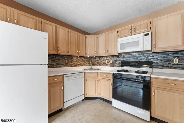 $350,000 | 805 Breckenridge Drive, Somerville, NJ 08876