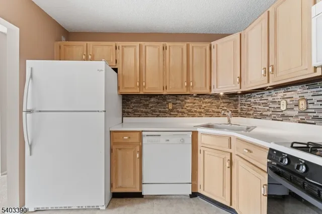 $350,000 | 805 Breckenridge Drive, Somerville, NJ 08876