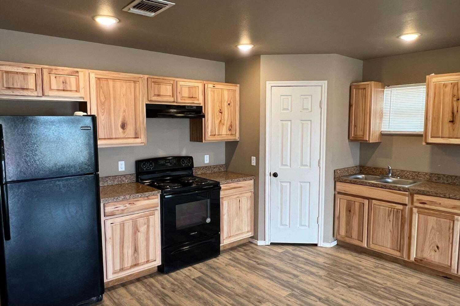 3602 East 3rd Place Lubbock, TX 79403 - Photo 6 of 14 Kitchen