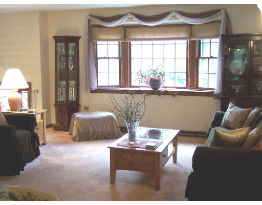 49 Burnham Road Billerica, MA 01862 - Photo 3 of 14 Gallery Image 3