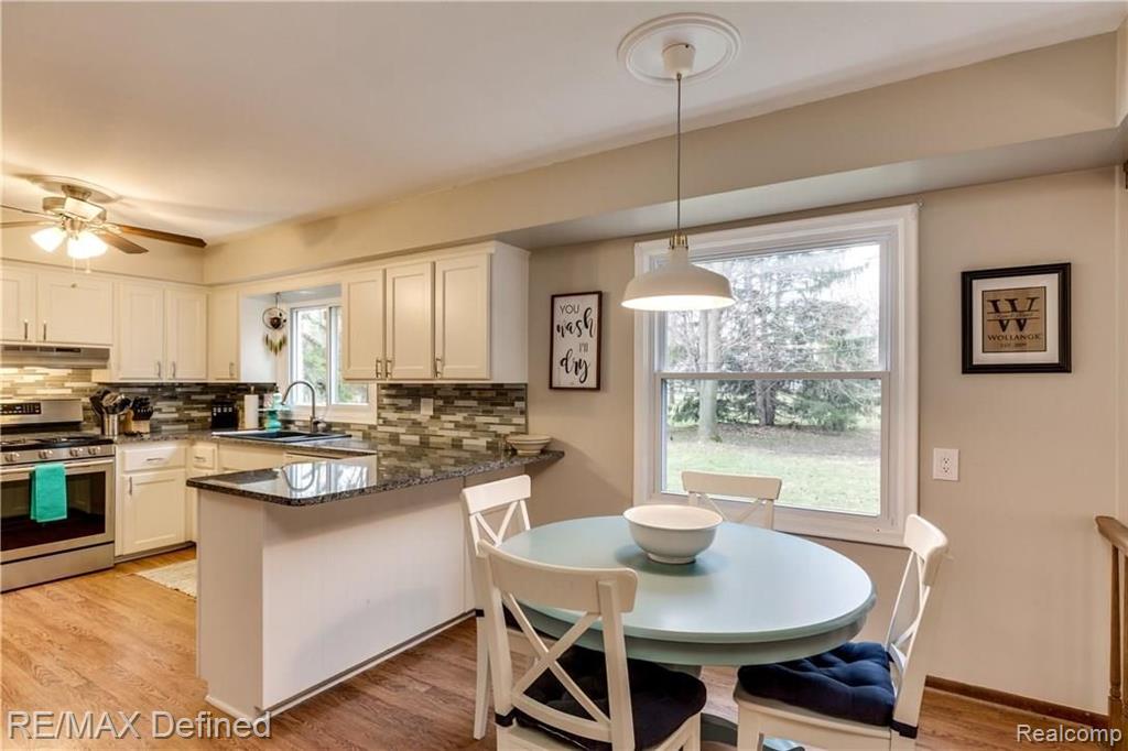 29709 Fox Grove Road Farmington Hills, MI 48334 - Photo 8 of 26