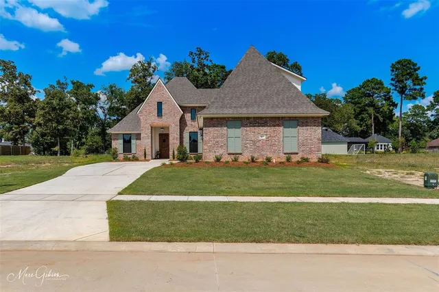 $487,900 | 807 Walstonburg Lane, Benton, LA 71006
