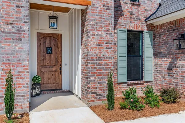 $487,900 | 807 Walstonburg Lane, Benton, LA 71006