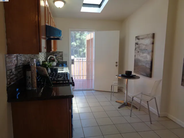 $628,000 | 2122 East 25th Street, Oakland, CA 94606