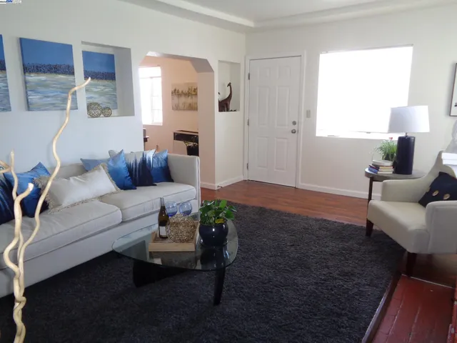 $628,000 | 2122 East 25th Street, Oakland, CA 94606