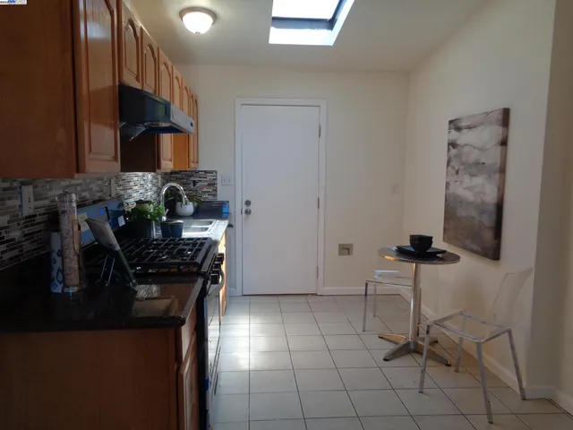 $628,000 | 2122 East 25th Street, Oakland, CA 94606