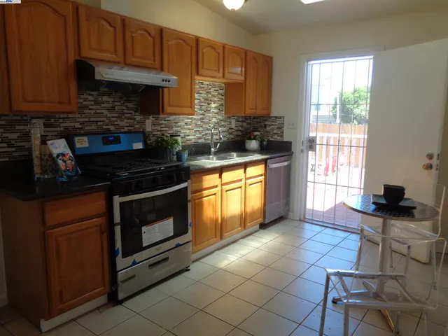 $628,000 | 2122 East 25th Street, Oakland, CA 94606