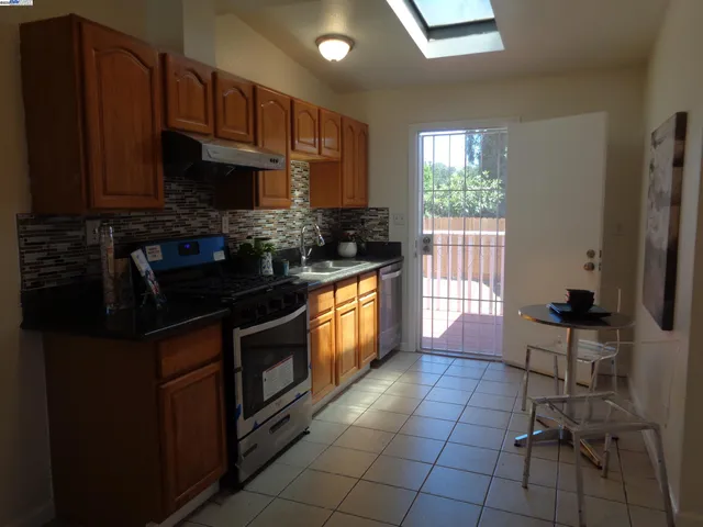 $628,000 | 2122 East 25th Street, Oakland, CA 94606