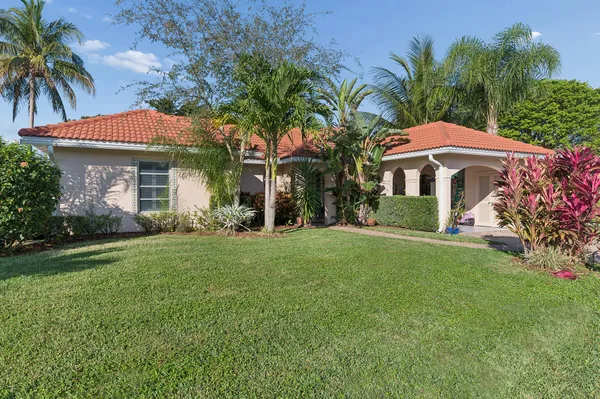 $699,000 | 13 Fairway Villas, Boynton Beach, FL 33436