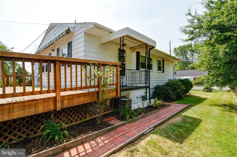 6730 Queens Road Alexandria, VA 22306 - Photo 13 of 19 Exterior (Rear)