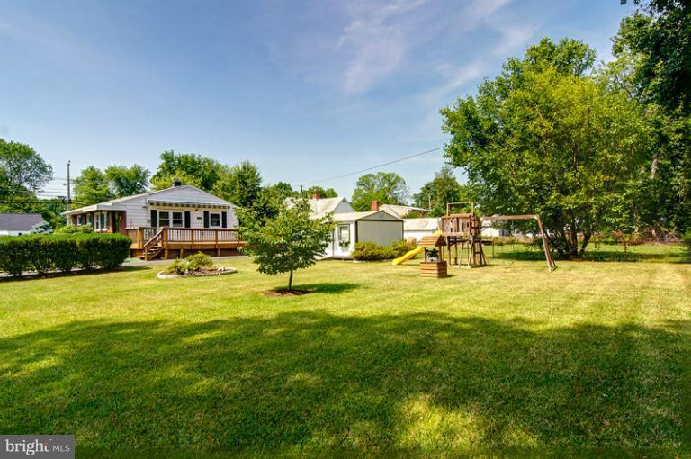 6730 Queens Road Alexandria, VA 22306 - Photo 18 of 19 Double-size Yard