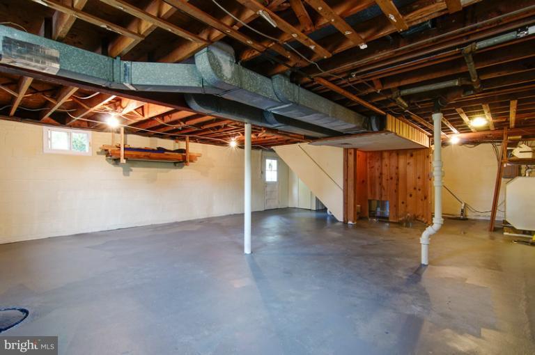 6730 Queens Road Alexandria, VA 22306 - Photo 4 of 19 Basement