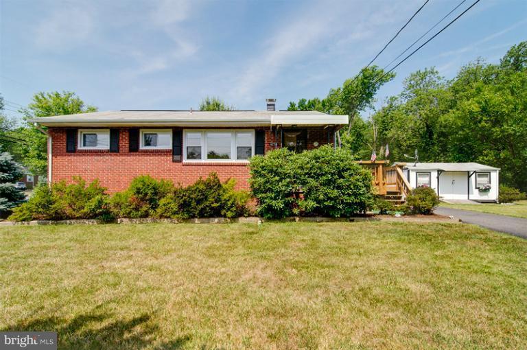 6730 Queens Road Alexandria, VA 22306 - Photo 5 of 19 Exterior (Front)