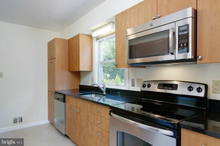 6730 Queens Road Alexandria, VA 22306 - Photo 6 of 19 Brand-new Kitchen