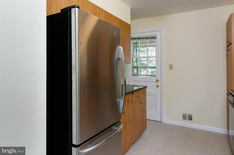 6730 Queens Road Alexandria, VA 22306 - Photo 7 of 19 Kitchen