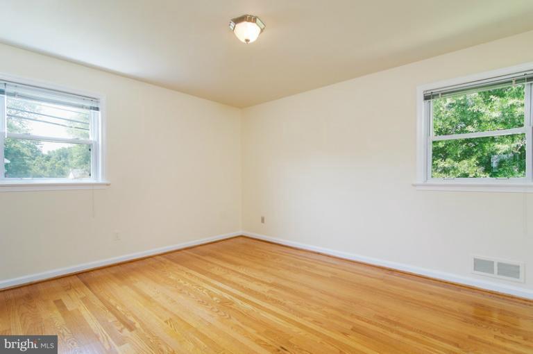 6730 Queens Road Alexandria, VA 22306 - Photo 8 of 19 Bedroom 1