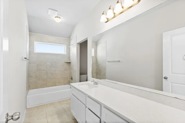 a view of backyard with pathway