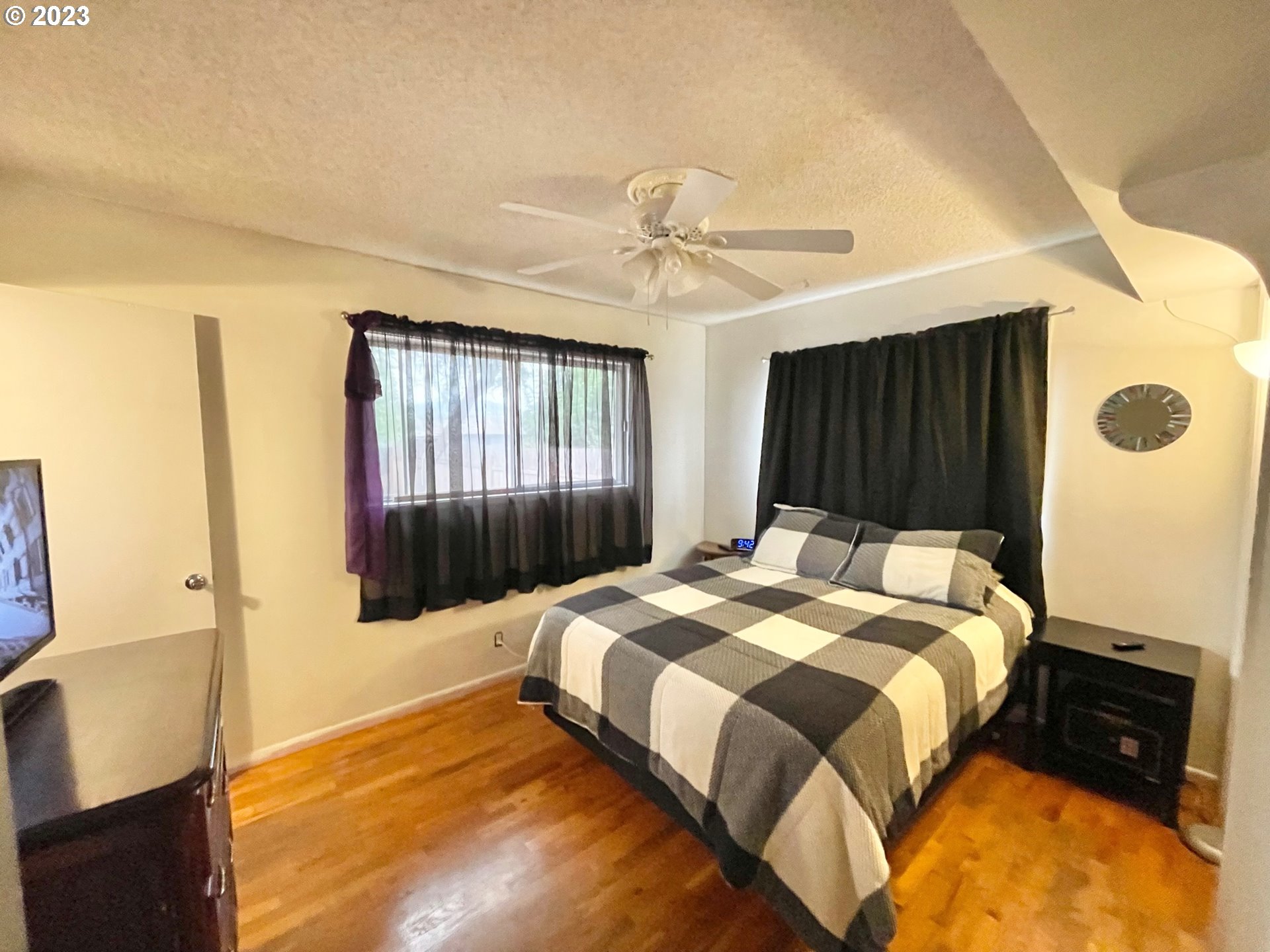 2113 Austin Road Roseburg, OR 97471 - Photo 15 of 36 a bedroom with a bed and a dresser