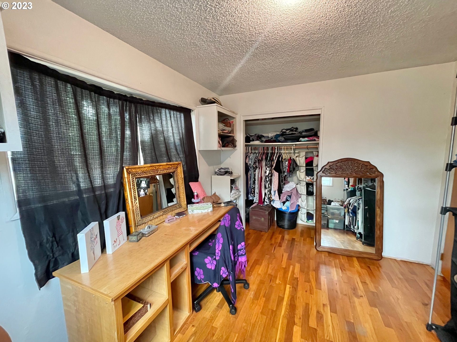 2113 Austin Road Roseburg, OR 97471 - Photo 20 of 36 a living room with furniture and a wooden floor