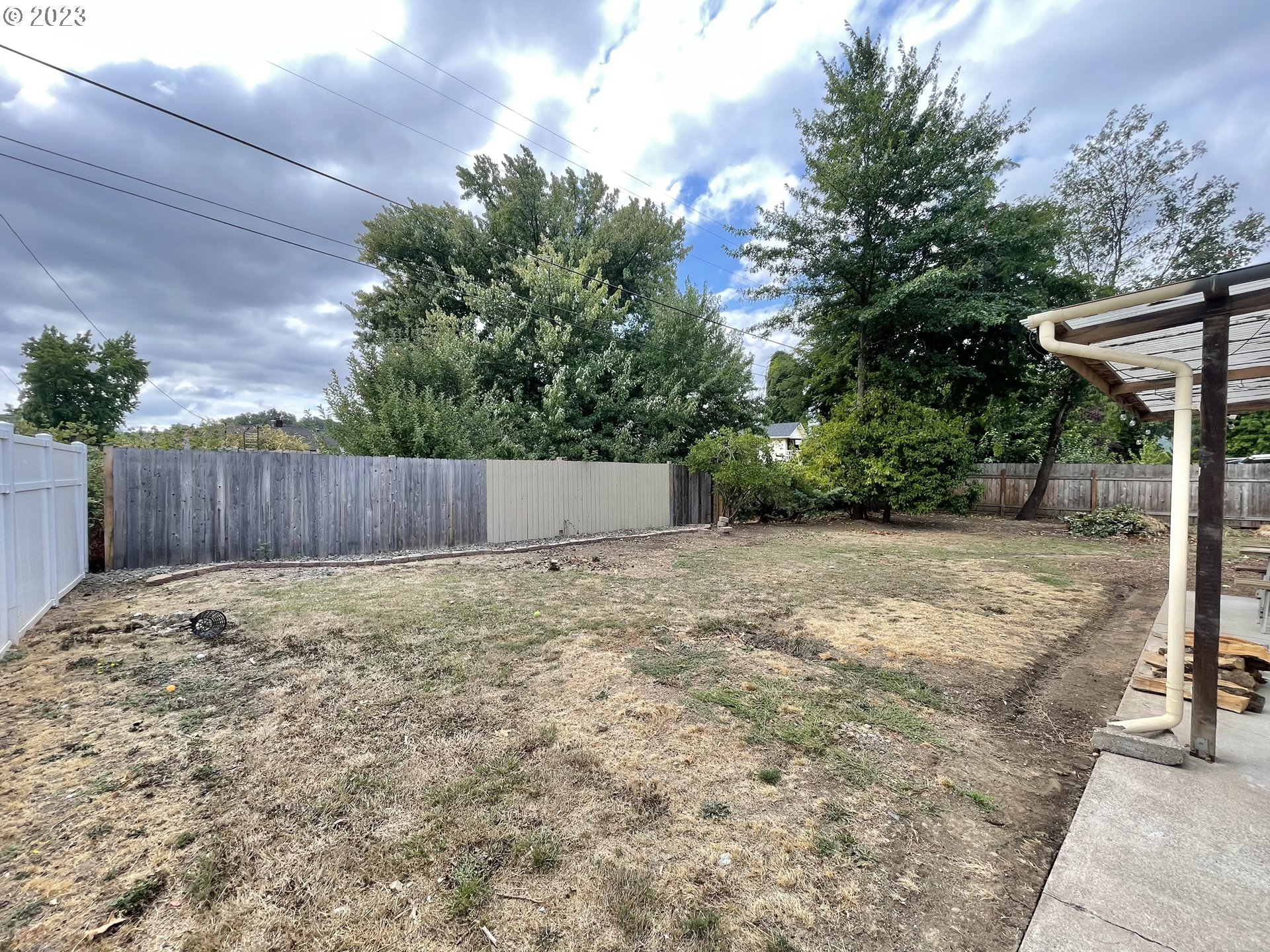 2113 Austin Road Roseburg, OR 97471 - Photo 34 of 36 a backyard of a house