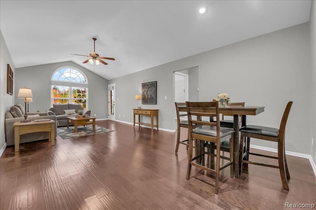 3695 Oakmonte Boulevard Rochester, MI 48306 - Photo 4 of 15