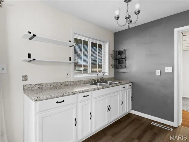 $159,900 | 6104 Old Collinsville Road, Fairview Heights, IL 62208