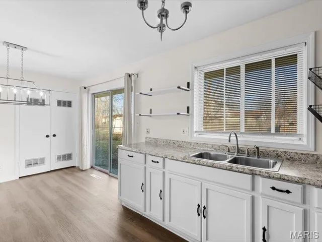 $159,900 | 6104 Old Collinsville Road, Fairview Heights, IL 62208