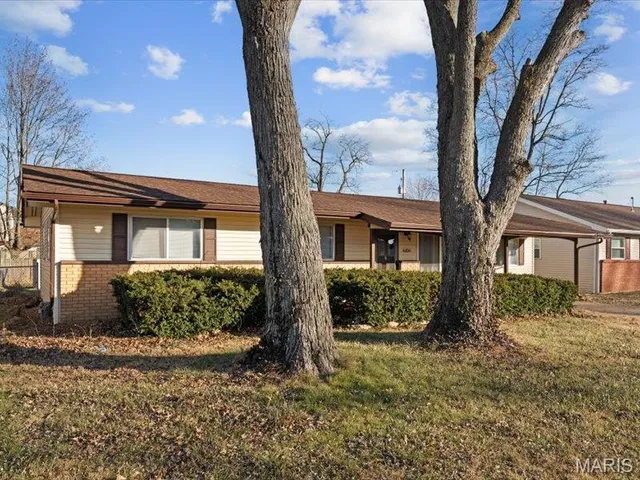 $159,900 | 6104 Old Collinsville Road, Fairview Heights, IL 62208